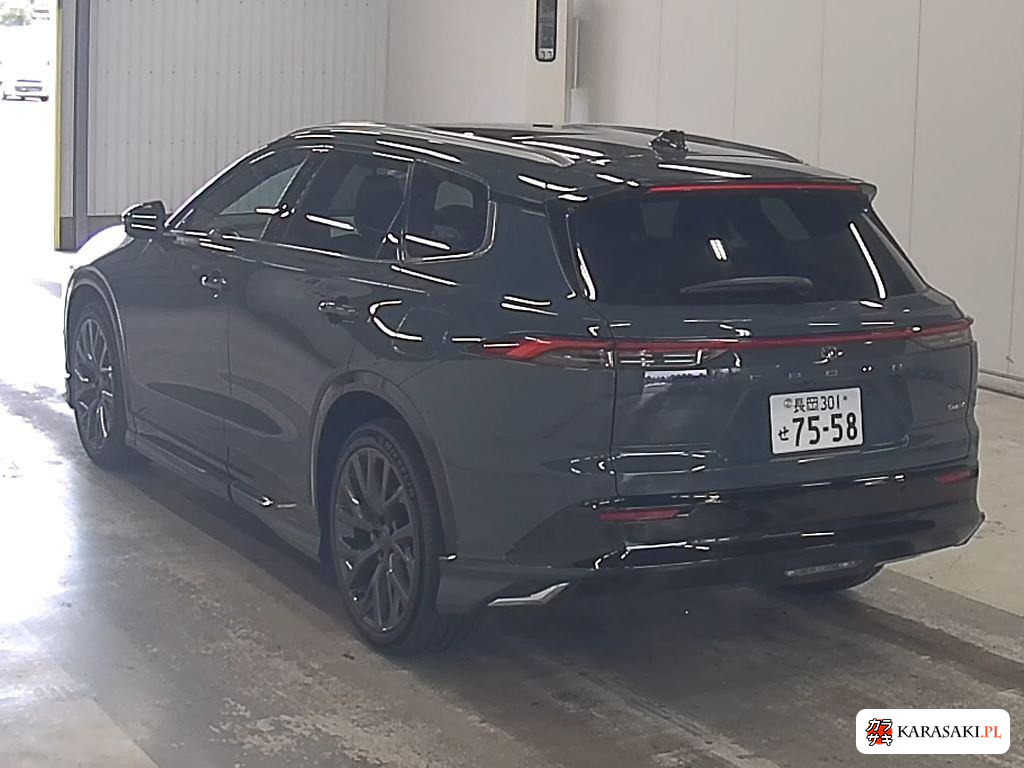 Toyota Crown Estate 2025 z aukcji japońskiej