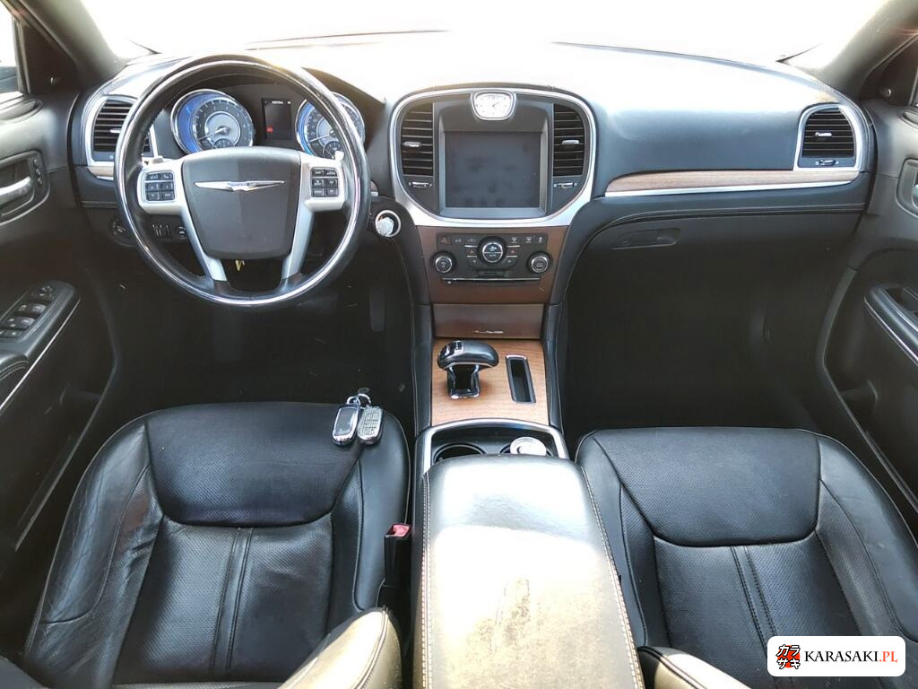 Chrysler 300 2016 z aukcji japońskiej