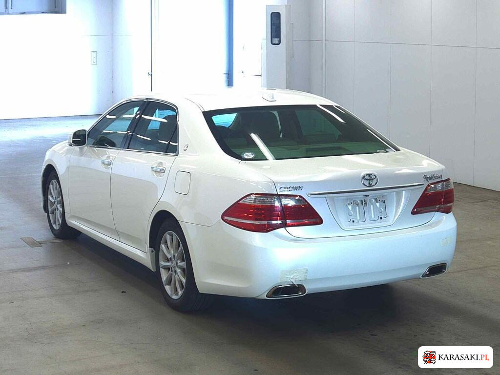 Toyota Crown 2011 z aukcji japońskiej