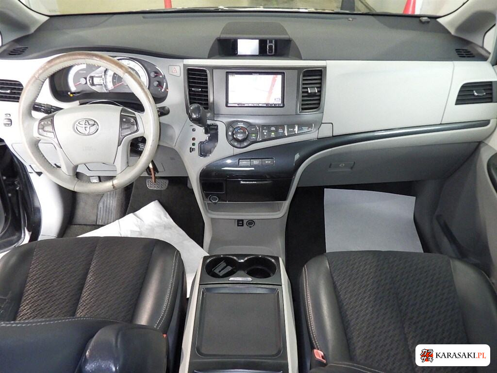 America Toyota Sienna 2014 z aukcji japońskiej
