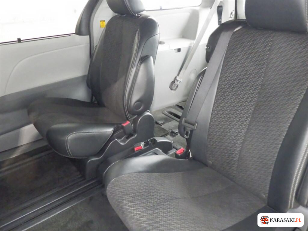 America Toyota Sienna 2014 z aukcji japońskiej