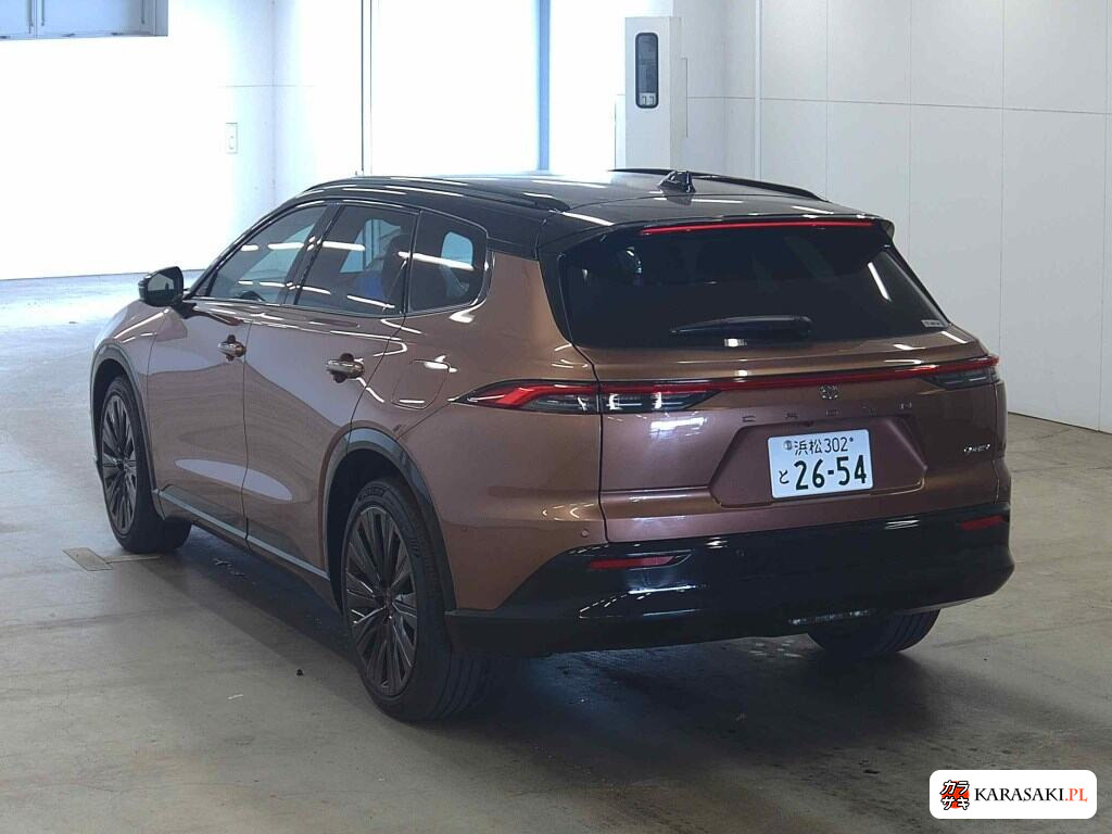 Toyota Crown Estate 2025 z aukcji japońskiej