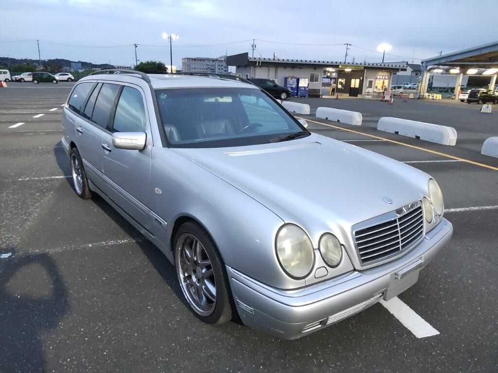 Mercedes-Benz E-Class Stationwagon 1998 z aukcji japońskiej