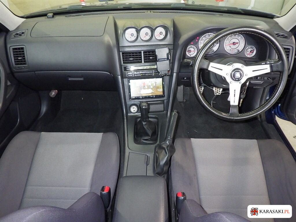 Nissan Skyline 2000 z aukcji japońskiej