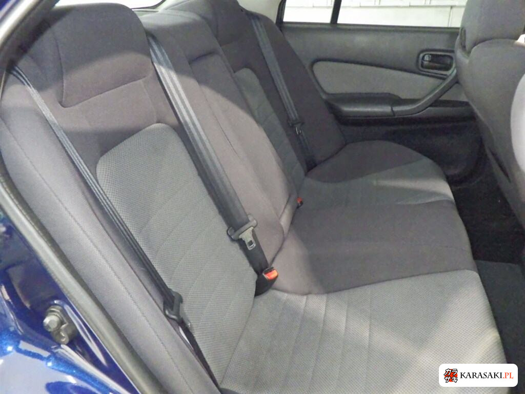 Nissan Skyline 2000 z aukcji japońskiej