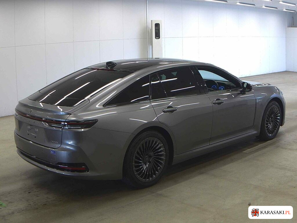 Toyota Crown 2023 z aukcji japońskiej