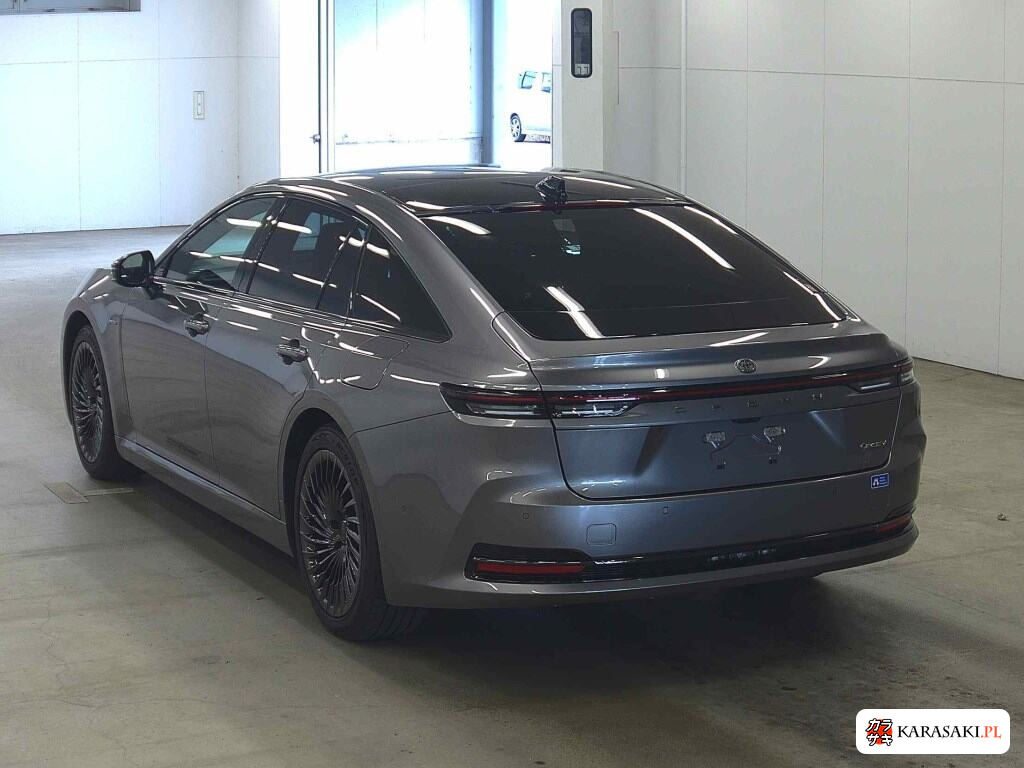 Toyota Crown 2023 z aukcji japońskiej
