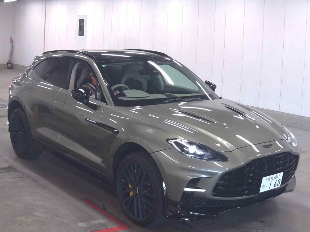 Aston Martin DBX 2025 z aukcji japońskiej
