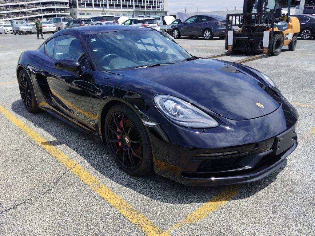 Porsche 718 Cayman 2023 z aukcji japońskiej