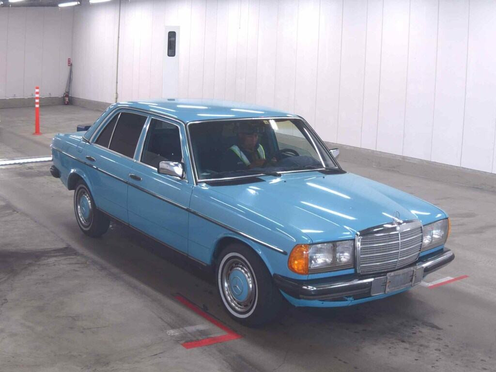 Mercedes Benz Medium Class 1982 z aukcji japońskiej
