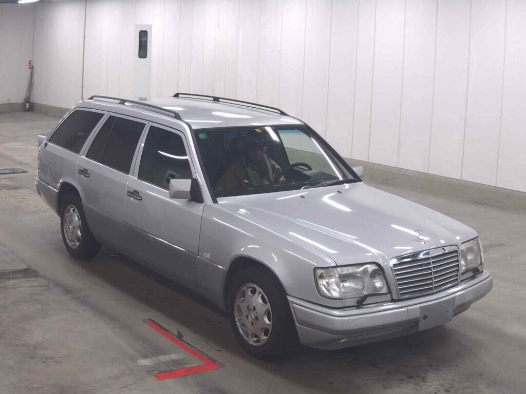 Mercedes Benz E-Class Stationwagon 1995 z aukcji japońskiej