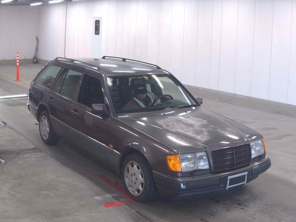 Mercedes Benz Medium Class 1992 z aukcji japońskiej
