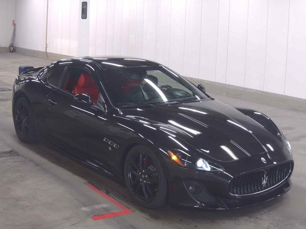 Maserati Granturismo 2012 z aukcji japońskiej