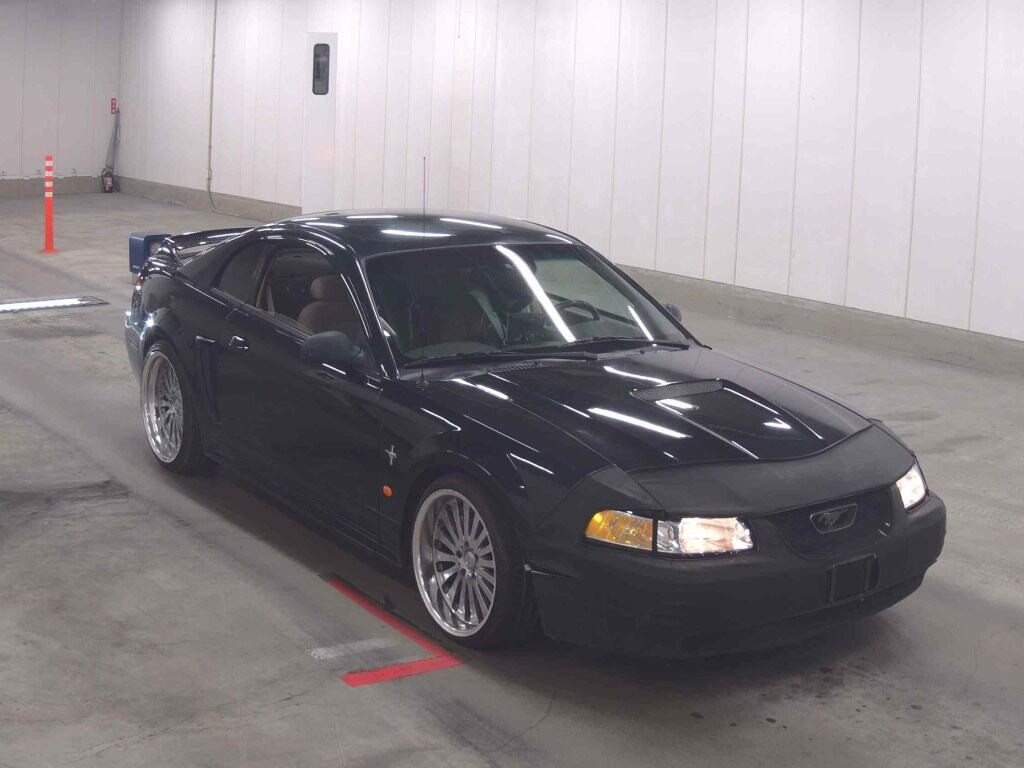 Ford Mustang 2000 z aukcji japońskiej