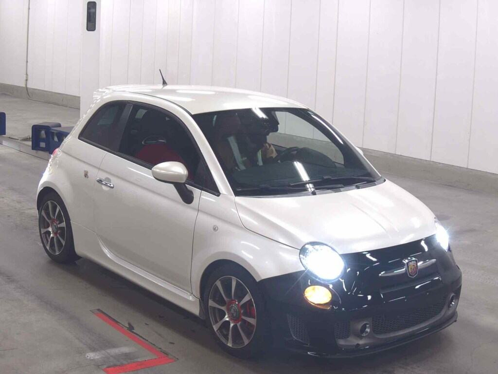Abarth 500 2010 з японського аукціону