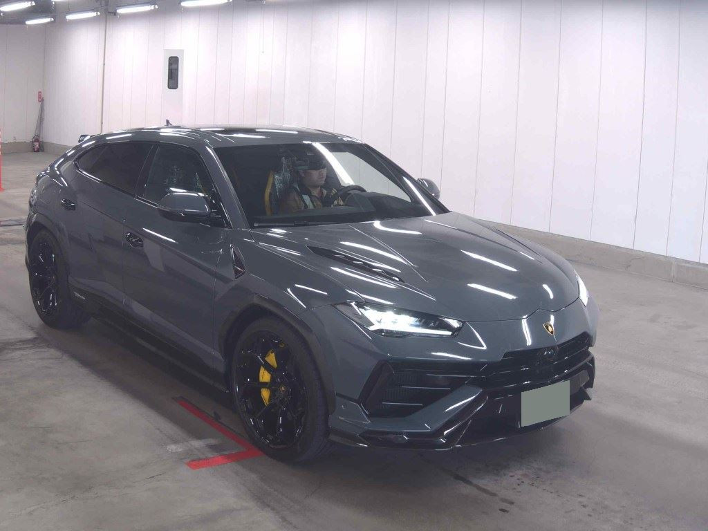 Lamborghini Urus 2023 z aukcji japońskiej