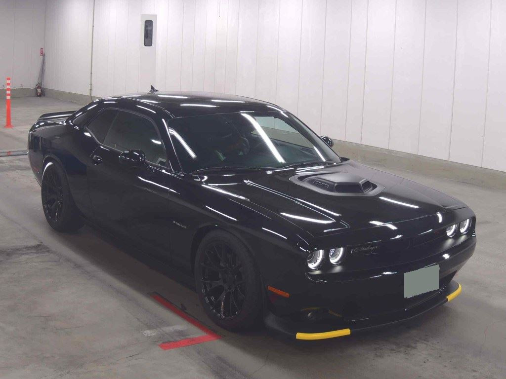 Dodge Challenger 2025 z aukcji japońskiej