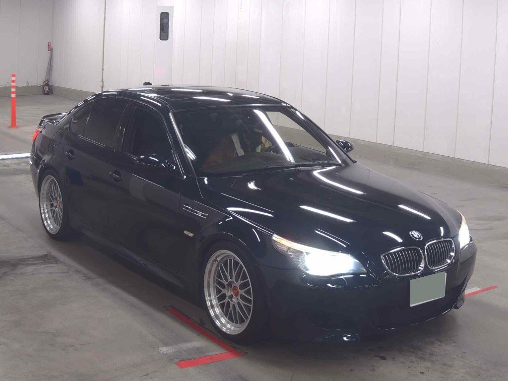 BMW M5 2009 z aukcji japońskiej