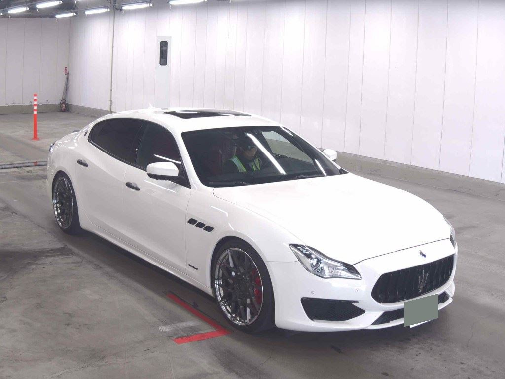 Maserati Quattroporte 2017 z aukcji japońskiej