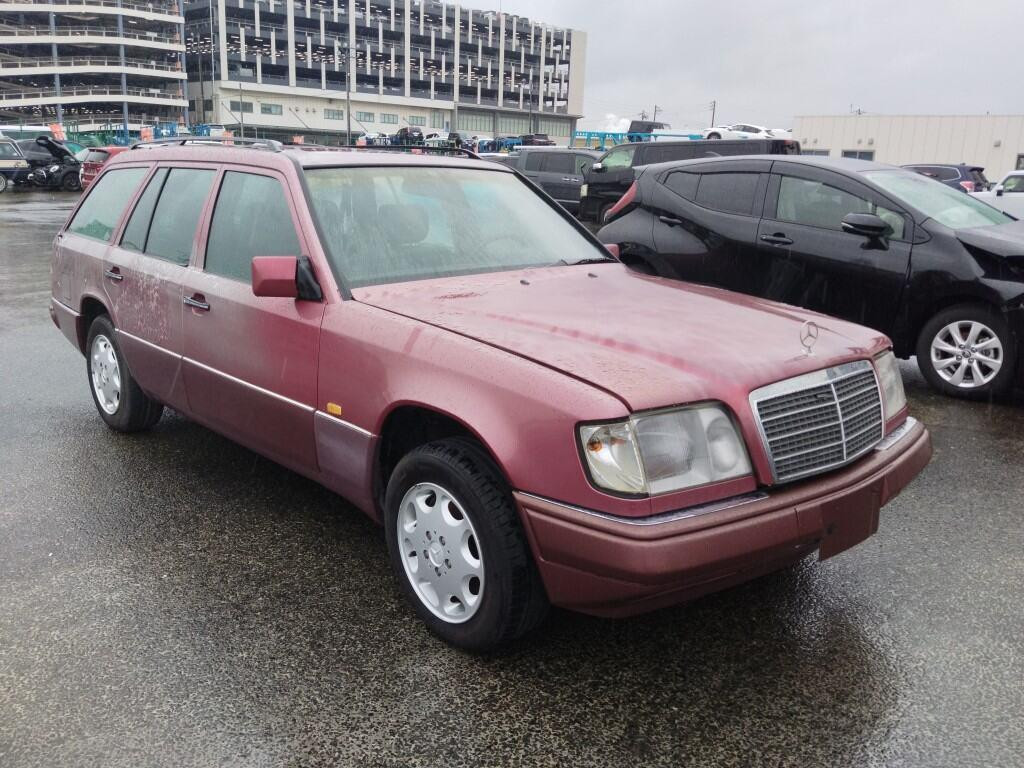 Mercedes Benz E-Class Stationwagon 1994 z aukcji japońskiej