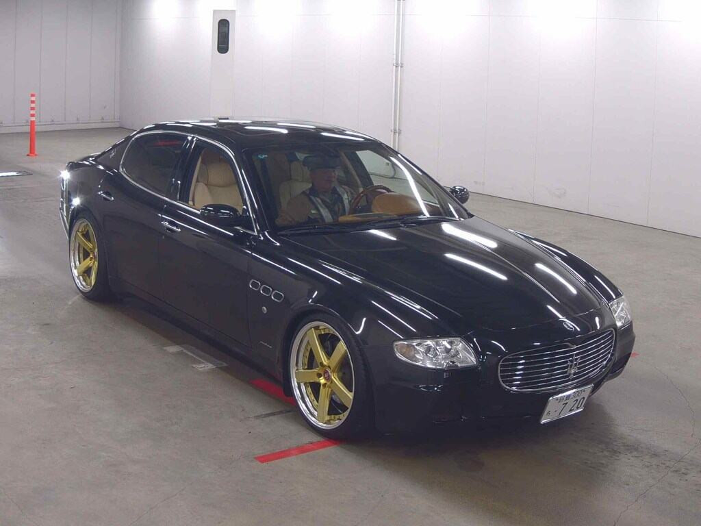 Maserati Quattroporte 2006 z aukcji japońskiej