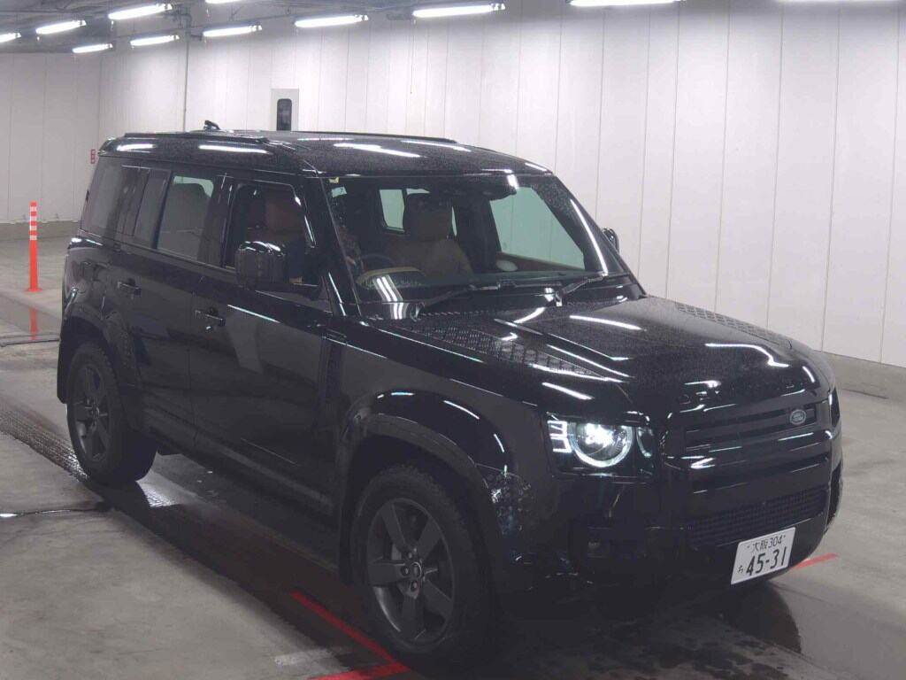 Land Rover Defender 2025 z aukcji japońskiej