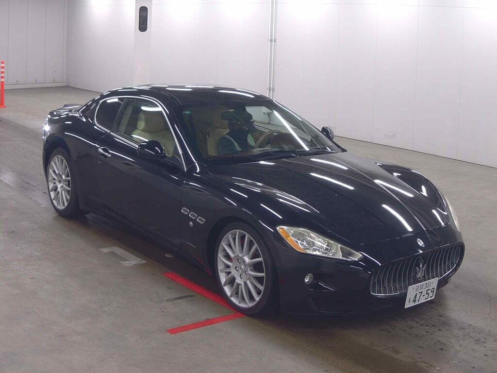 Maserati Granturismo 2011 z aukcji japońskiej