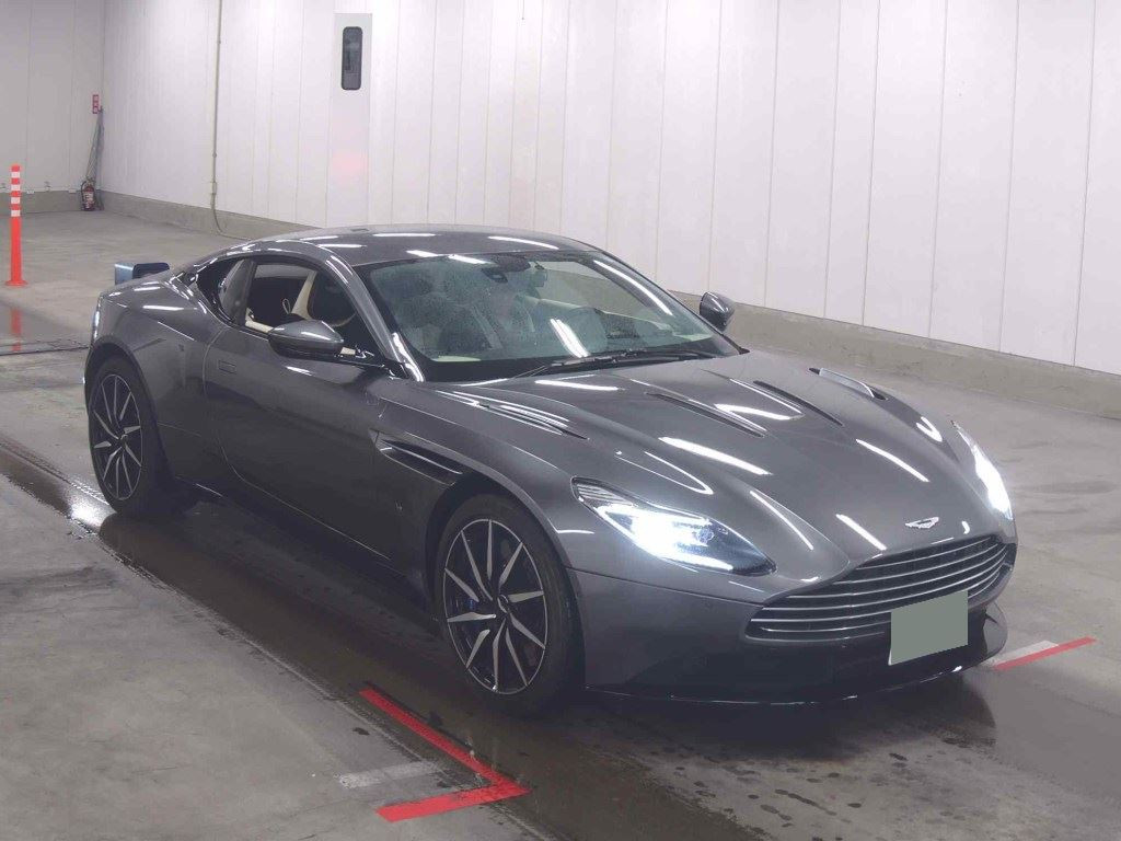 Aston Martin DB11 2017 z aukcji japońskiej