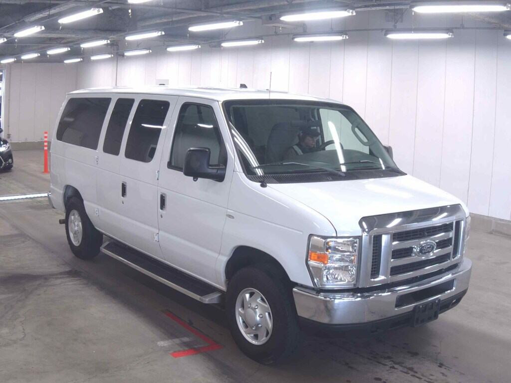Ford Econoline 2018 z aukcji japońskiej