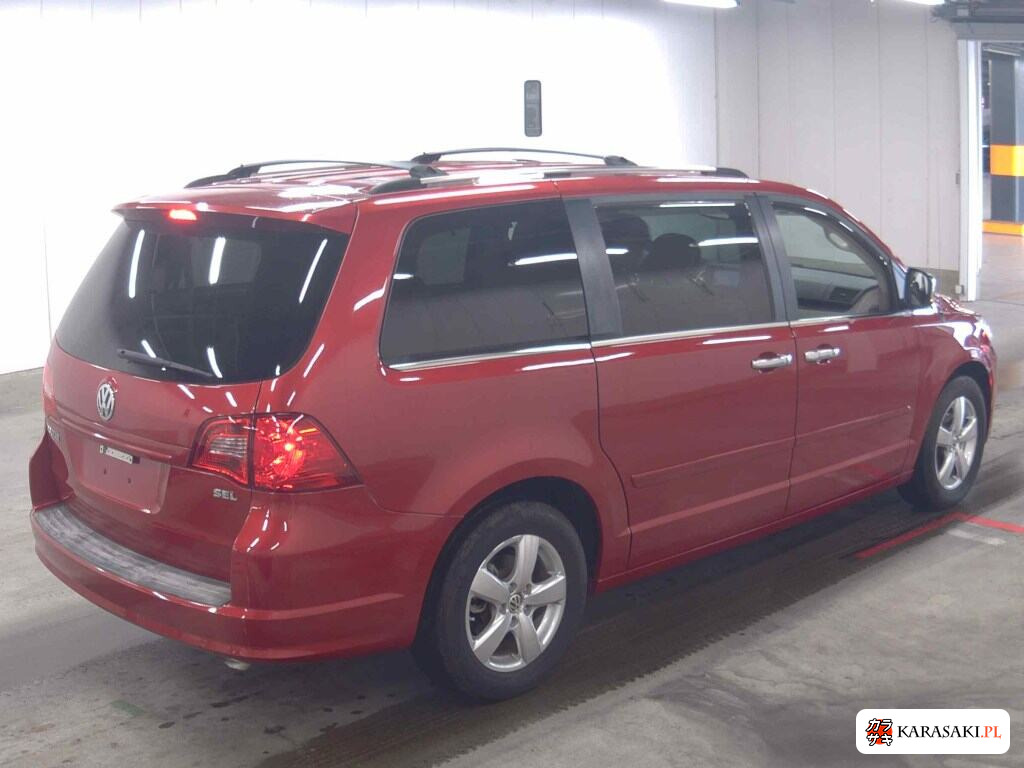 2010 Volkswagen Routan 4