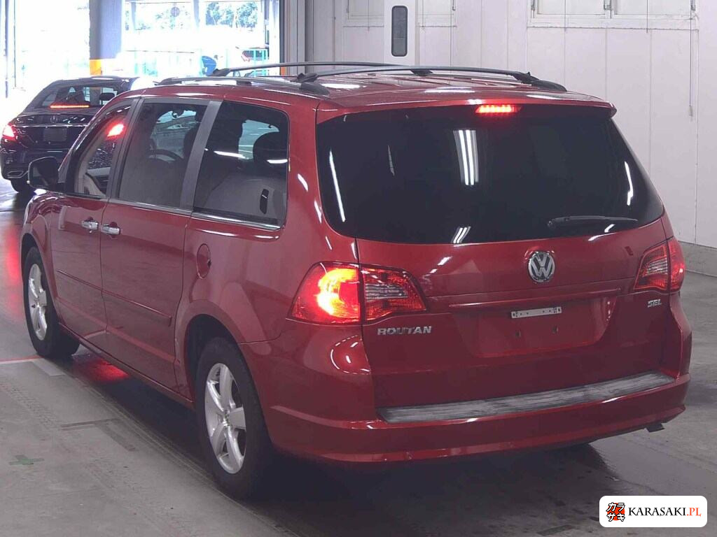 2010 Volkswagen Routan 2
