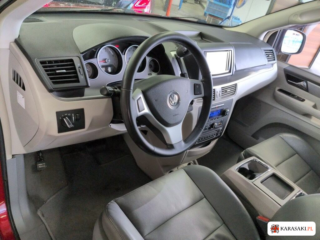 2010 Volkswagen Routan 5