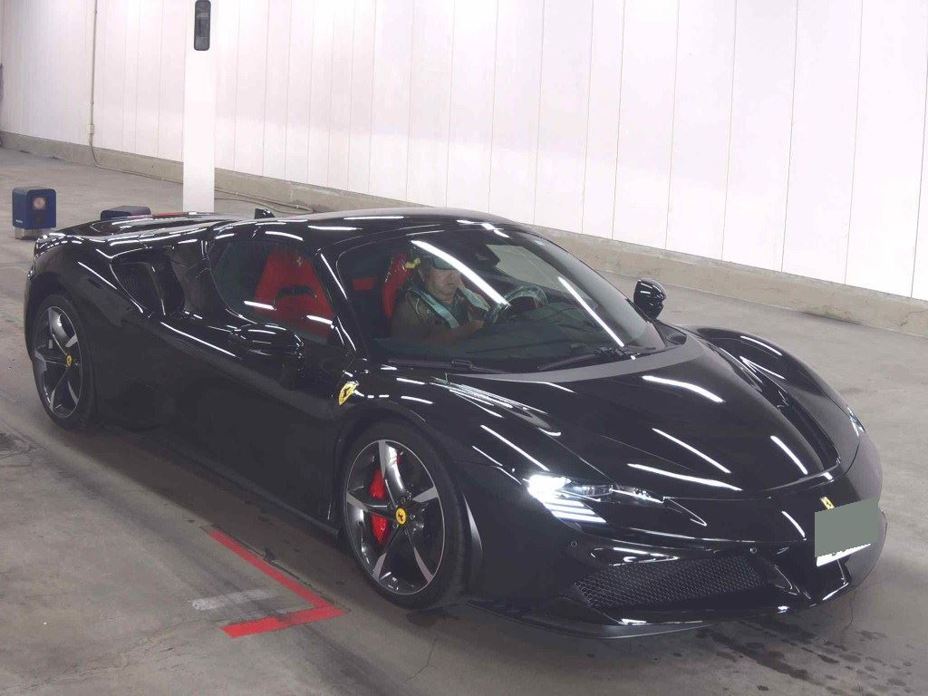 Ferrari SF90 Spider 2024 z aukcji japońskiej