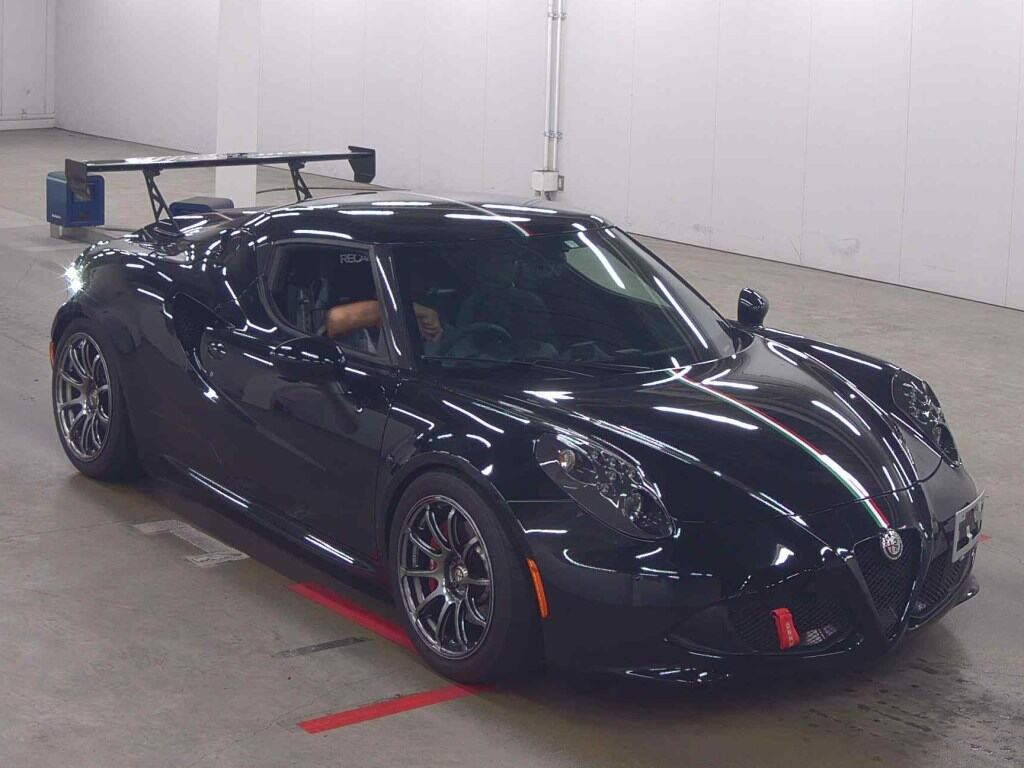 Alfa Romeo 4C 2020 z aukcji japońskiej