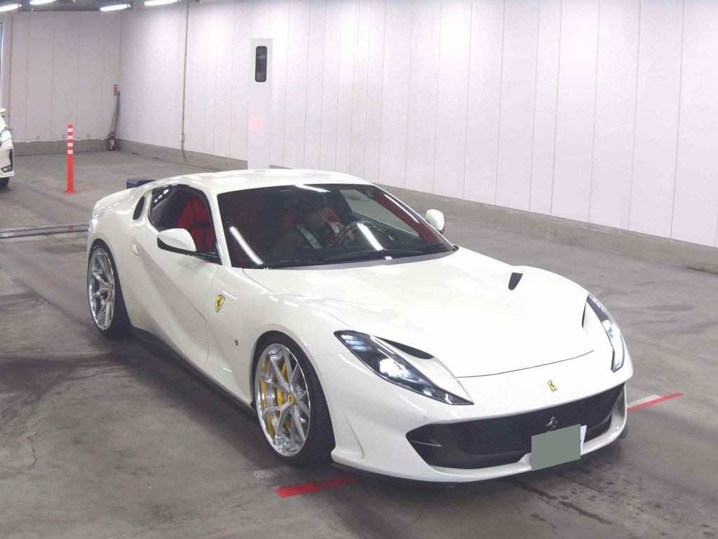 Ferrari 812SUPERFAST 2018 z aukcji japońskiej