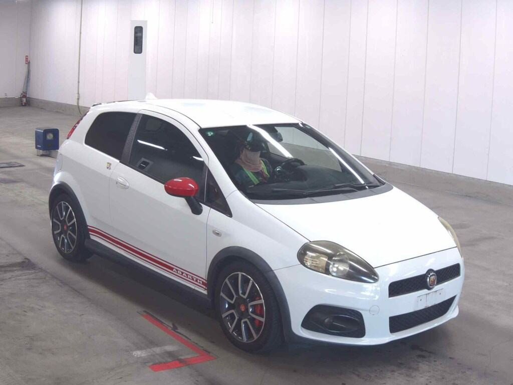 Abarth Grande Punto 2009 z aukcji japońskiej