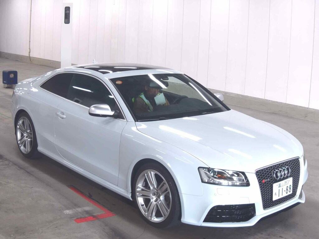 Audi RS5 2011 z aukcji japońskiej