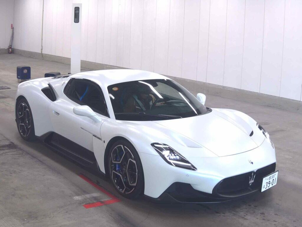 Maserati MC20 2022 z aukcji japońskiej
