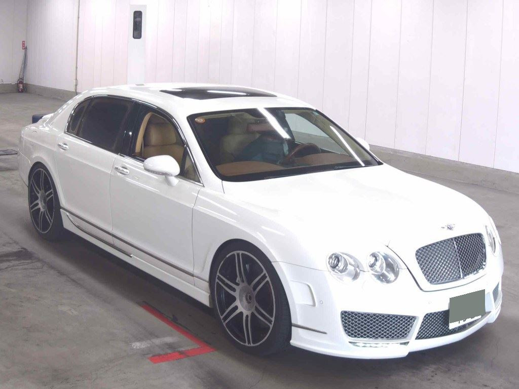 Bentley 2005 z aukcji japońskiej