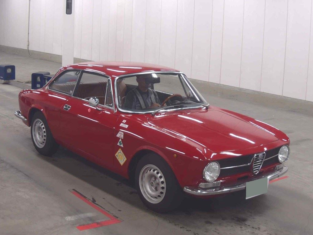 Alfa Romeo 1995 z aukcji japońskiej