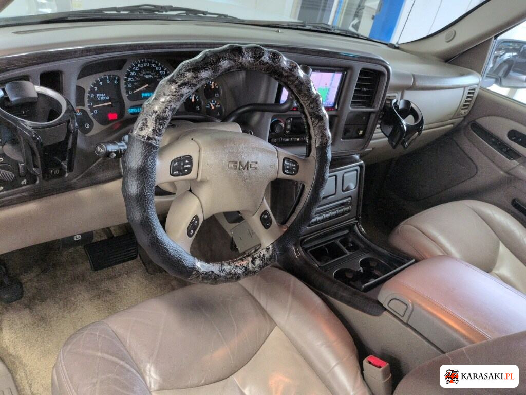 2005 GMC Yukon 5D 4WD Denali 5