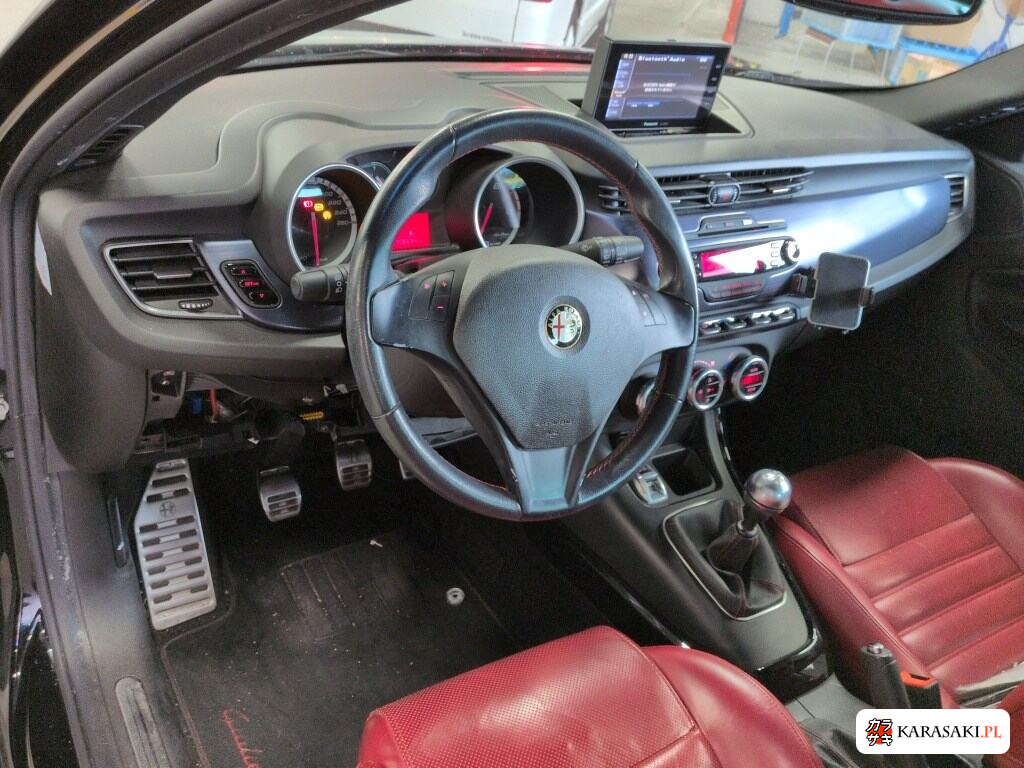 2013 Alfa Romeo Giulietta 5D Quadrifoglio Verde 5