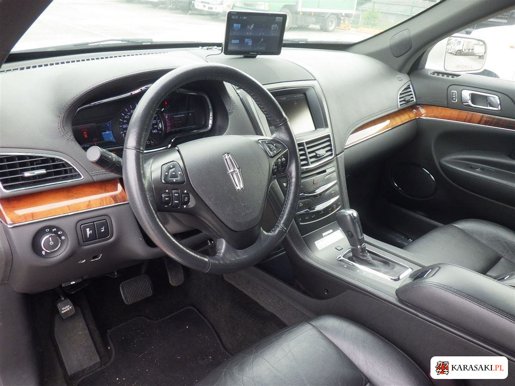 2013 Lincoln MKT 5