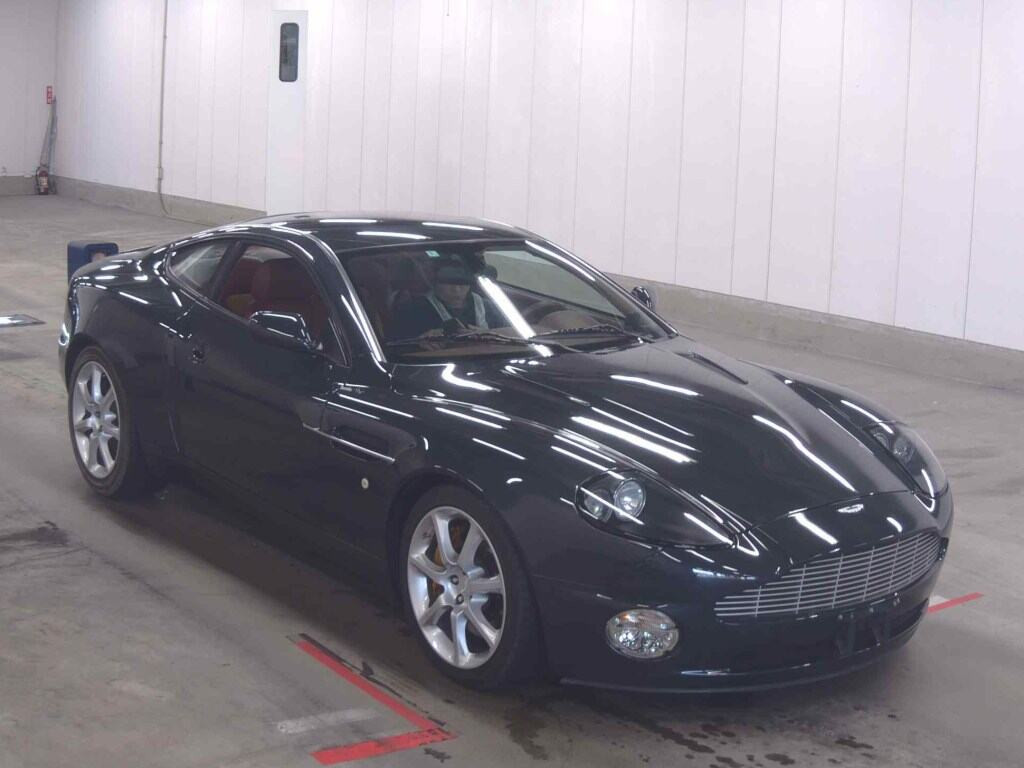 Aston Martin V12 Vanquish 2004 z aukcji japońskiej