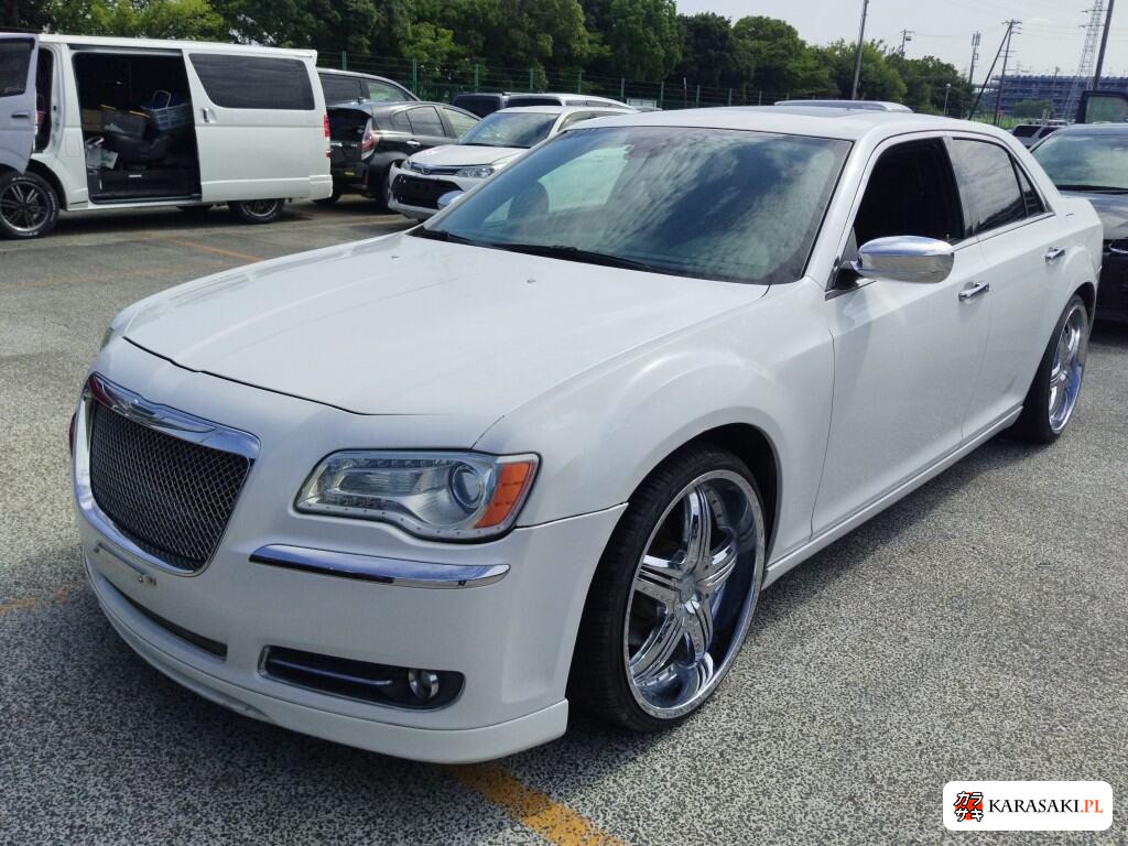 2013 Chrysler 300C 3