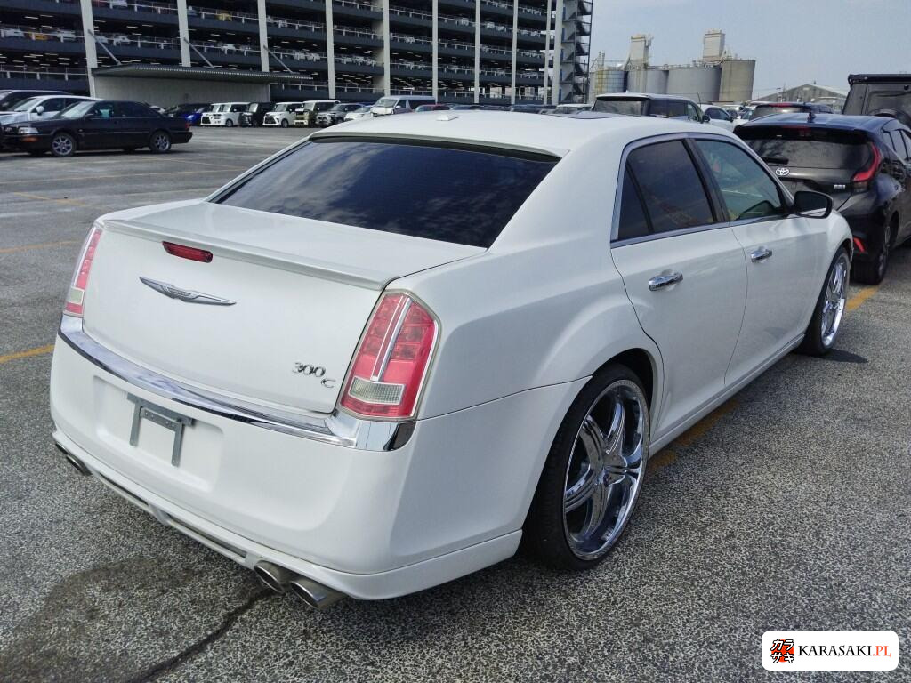 2013 Chrysler 300C 4