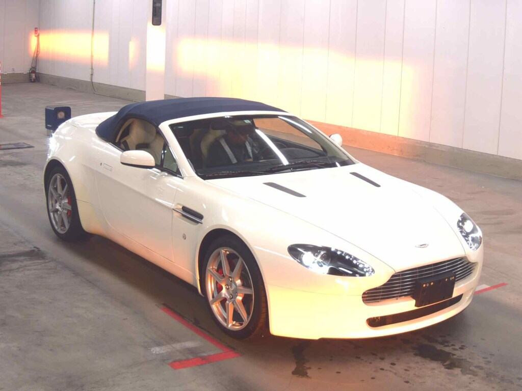 Aston Martin V8 Vantage 2007 z aukcji japońskiej