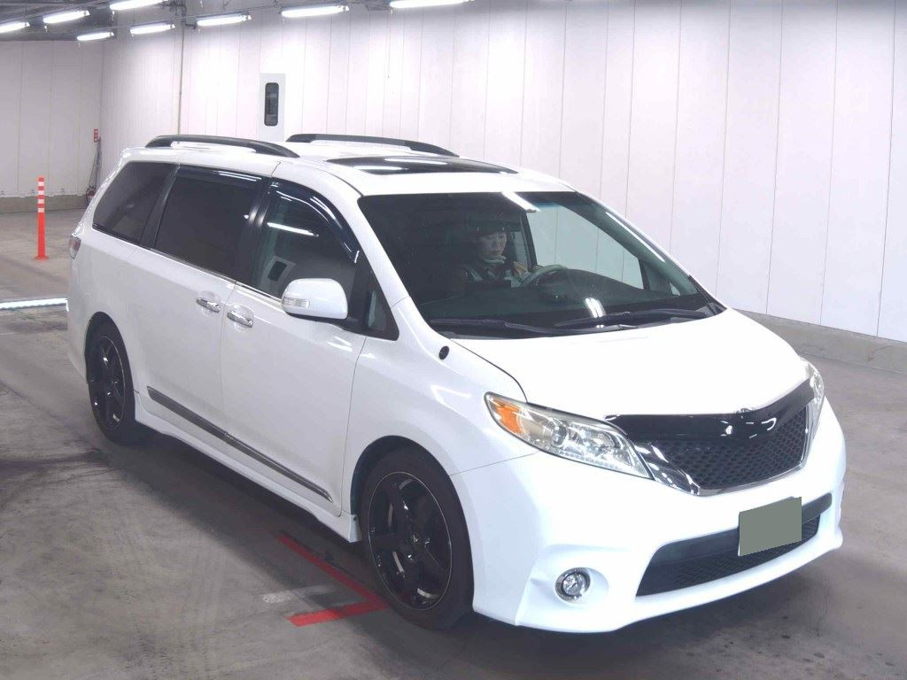 America Toyota Sienna 2011 z aukcji japońskiej