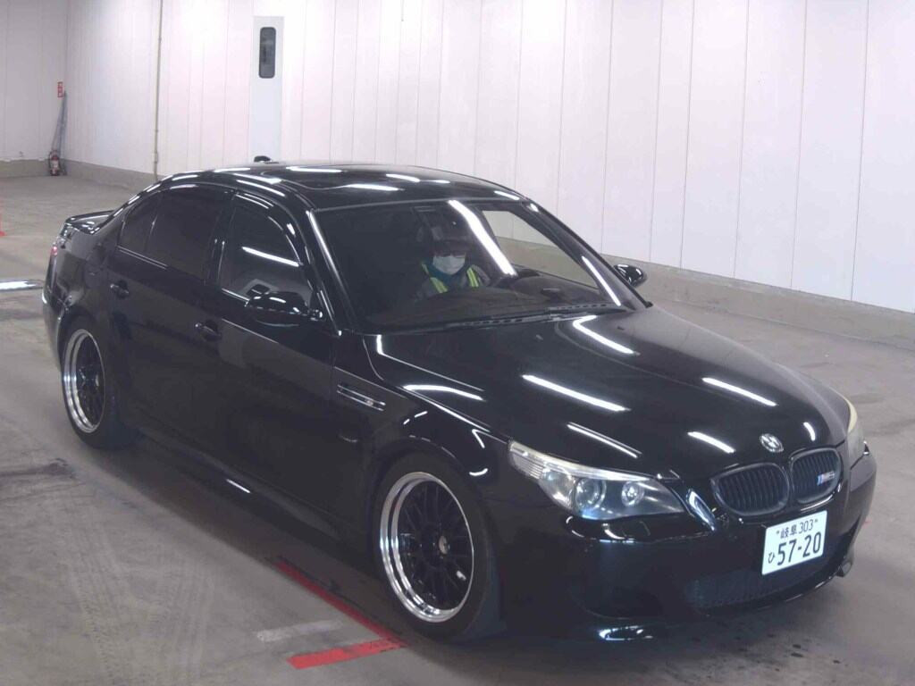 BMW M5 2006 z aukcji japońskiej