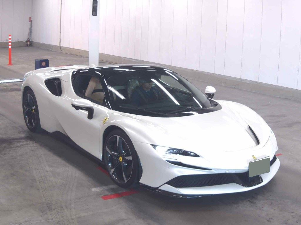 Ferrari SF90 Spider 2024 z aukcji japońskiej